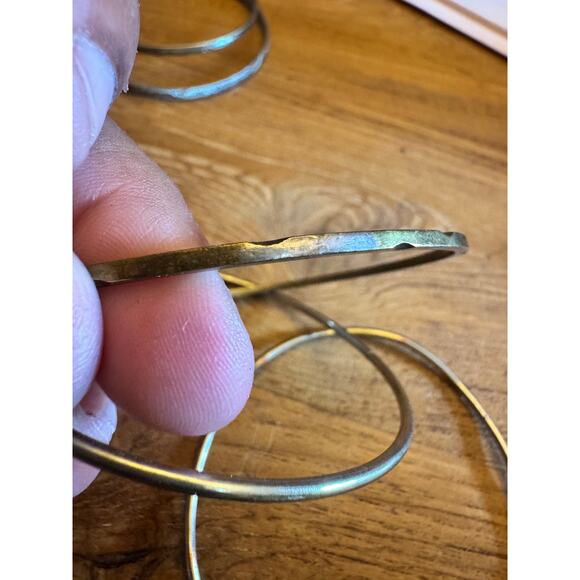 Set of 5 vintage silver and gold tone bangle bracelets - Picture 3 of 5